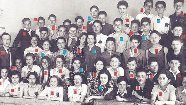 Bức ảnh phơi bày sự tàn bạo của nạn diệt chủng thảm khốc nhất thế giới - 1