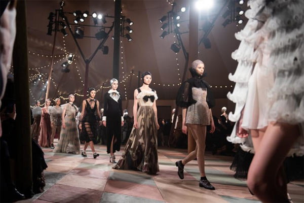 7 bộ sưu tập tuyệt đỉnh nhất Haute Couture 2019, xứng danh thời trang xa xỉ - 6