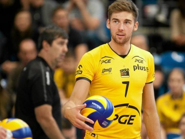 Thể thao - Dị nhân bóng chuyền 2,01m nã 2 cú "đại bác" khiến đối thủ choáng váng