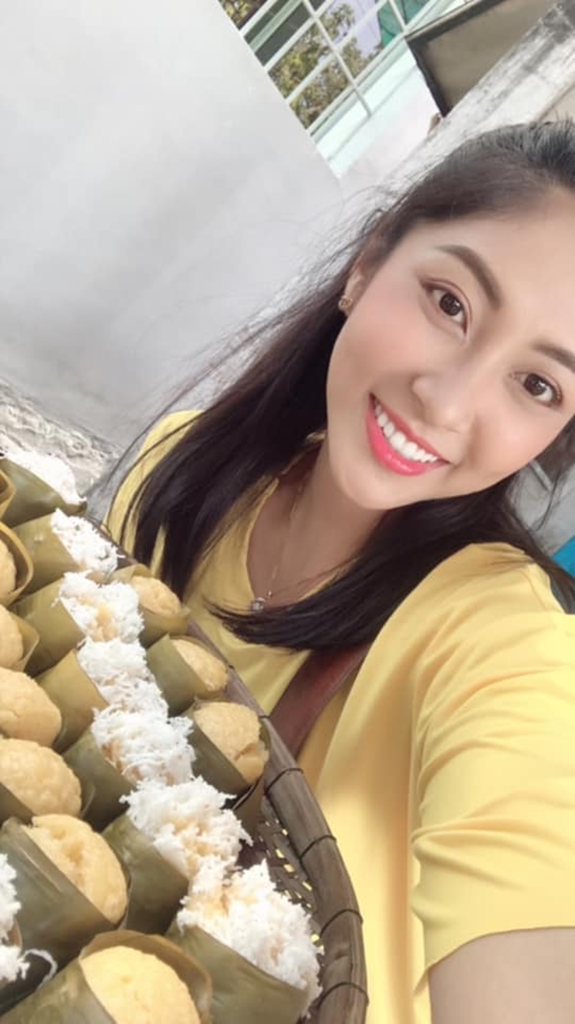 Ngoài ra, cô còn trổ tài làm bánh khi nhận lời tham gia một chương trình trên đài truyền hình về các món ăn vặt miền Tây.