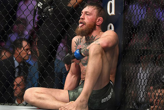 Khabib hạ nhục McGregor, loạn đả UFC: 1 cú đá mất toi 11 tỷ đồng - 2