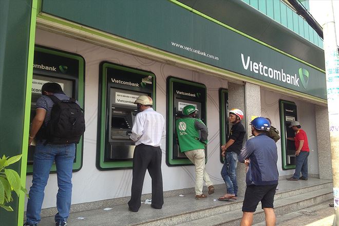 Người lao động khổ vì ATM ngày tết - 1