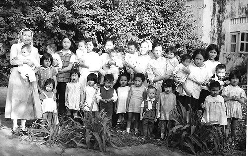 Người phụ nữ Pháp tìm mẹ Việt Nam cho chồng sau 47 năm xa cách - 4