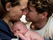 8 năm hiếm muộn do tinh trùng yếu, ông bố òa khóc đón con trai đầu lòng