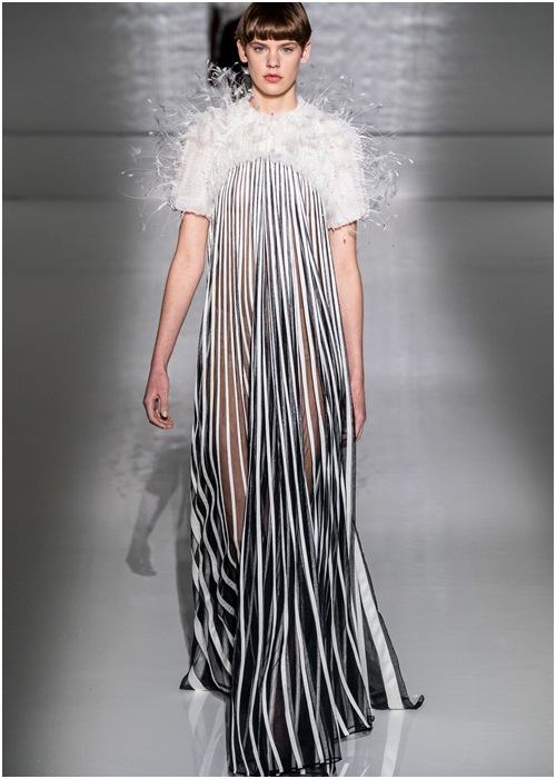 Con gái Cindy Crawford lộng lẫy trong show Givenchy - 13