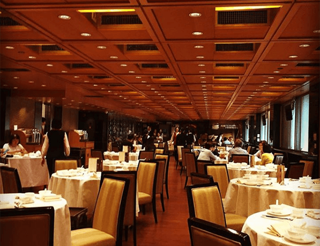 Giới nhà giàu thường dùng bữa tại một nhà hàng Quảng Đông có biệt danh là "quán ăn dành cho người giàu" vì khách hàng siêu giàu có và nổi tiếng
