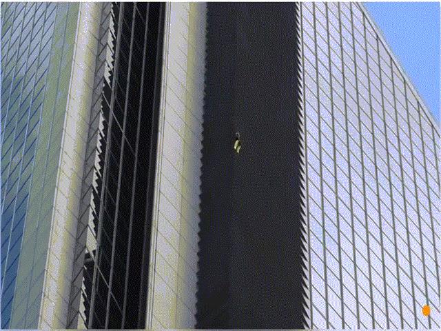 Phi thường - kỳ quặc - "Người nhện" tay không leo tòa nhà 43 tầng và cái kết