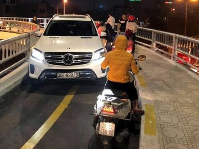 Tin tức trong ngày - Lái xế hộp vào cầu vượt dành riêng cho xe máy, người đàn ông nhận kết đắng