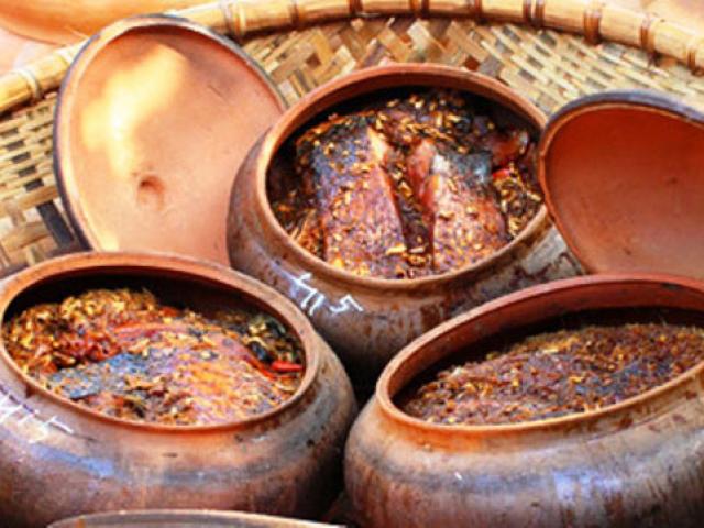 Thị trường - Tiêu dùng - Làng Vũ Đại trắng đêm sản xuất cá kho phục vụ Tết