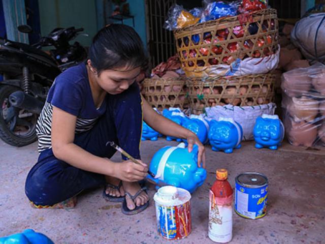 Thị trường - Tiêu dùng - "Đẻ" sòn sòn hàng triệu con heo vàng “giữ của”, cực nhưng lãi khá