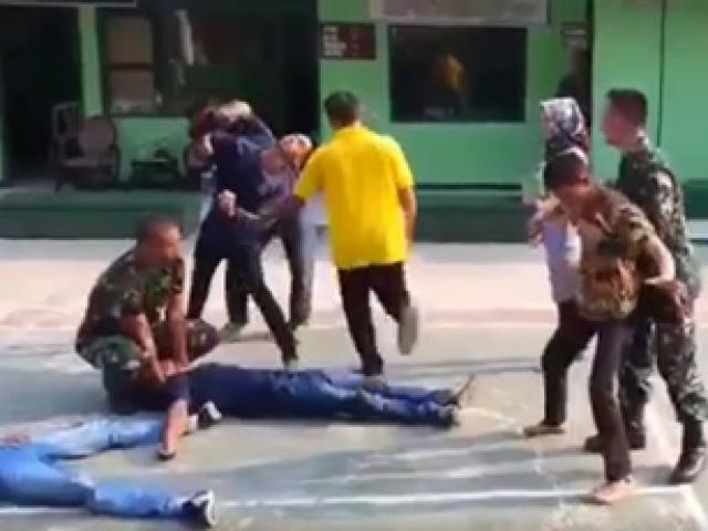 Thể thao - Nữ cao thủ sở hữu võ "điện cao thế": Không chạm người vẫn cứng đơ