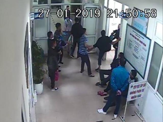 Pháp luật - Hai nhóm thanh niên lao vào đánh nhau náo loạn bệnh viện