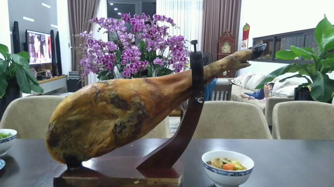 “Cực phẩm” được đại gia Việt chi cả nghìn Euro về dùng Tết - 1