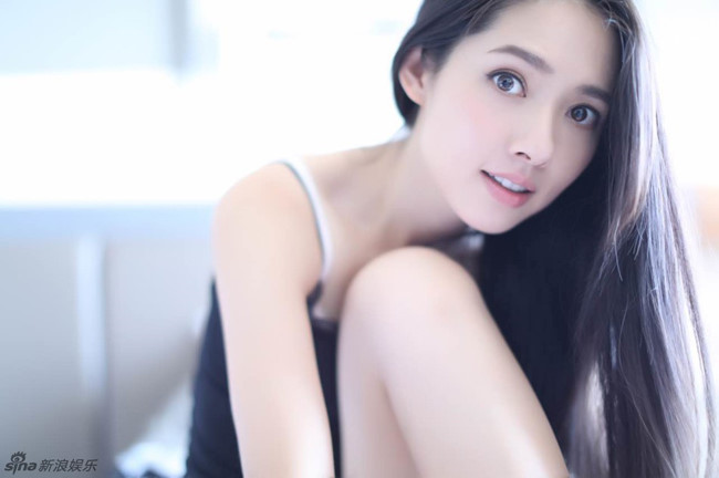Nhan sắc của Bích Đình luôn được người hâm mộ ca ngợi hết lời.&nbsp;Cô được mệnh danh là nữ thần Aphrodite của Trung Quốc. &#40;Aphrodite là nữ thần tình yêu và sắc đẹp của người Hy Lạp&#41;.