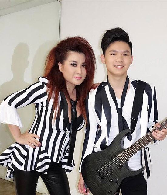 Bằng Kiều khoe con trai bảnh bao, đệm guitar cho bố ‘cực nuột’ - 2