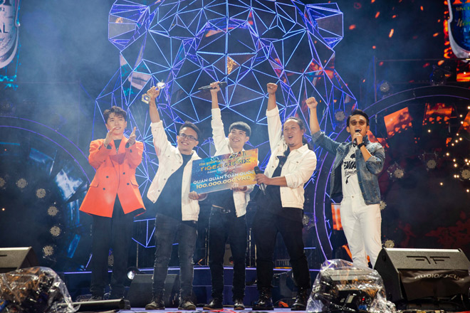 Fan dậy sóng với phong cách “chất hơn nước cất” mà Sơn Tùng diện trên sân khấu Tiger Remix - 8