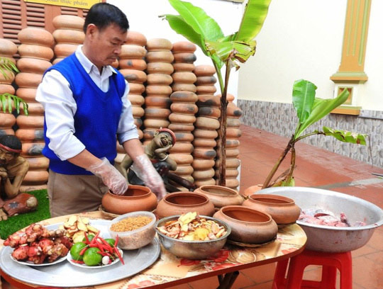 Làng Vũ Đại trắng đêm sản xuất cá kho phục vụ Tết - 10