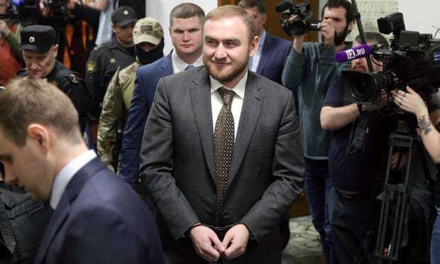 Nghị sĩ Nga bị bắt ngay tại Quốc hội về tội giết người - 1