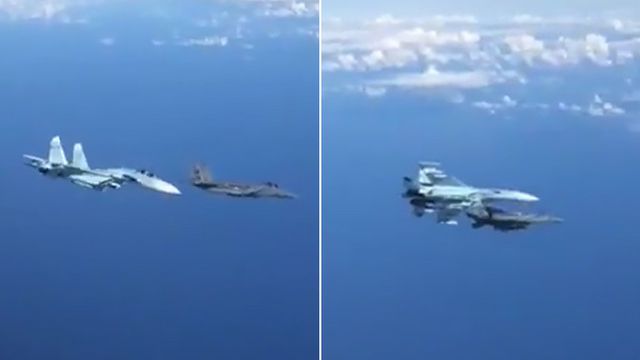Khoảnh khắc Su-27 Nga “tạt đầu”, áp sát chiến đấu cơ Mỹ vài mét - 1