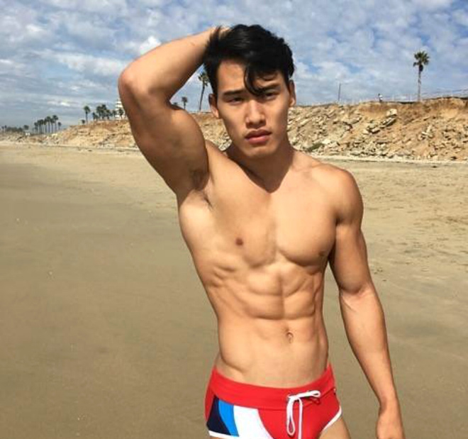 Chàng sinh viên gốc Á bị quấy rối vì quá điển trai và có body cường tráng - 1