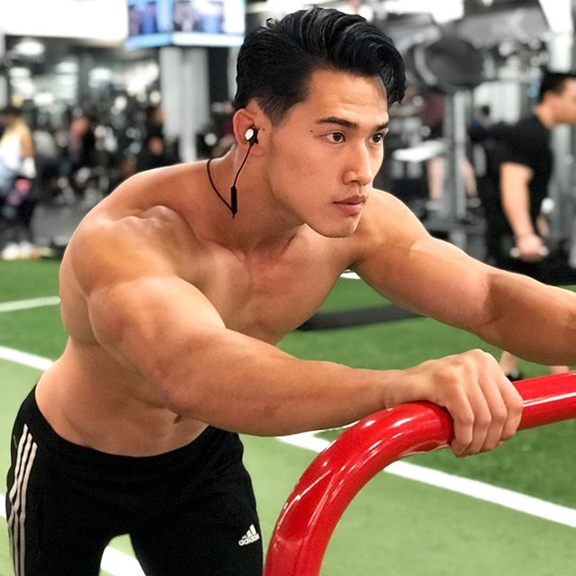 Chàng sinh viên gốc Á bị quấy rối vì quá điển trai và có body cường tráng - 4