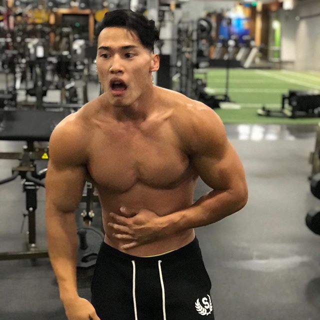 Chàng sinh viên gốc Á bị quấy rối vì quá điển trai và có body cường tráng - 5