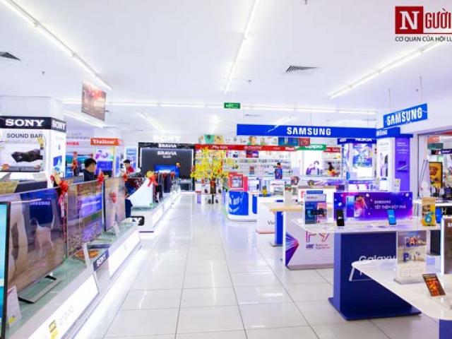 Thị trường - Tiêu dùng - Trung tâm thương mại trang hoàng lộng lẫy, vắng vẻ đìu hiu ngày giáp Tết