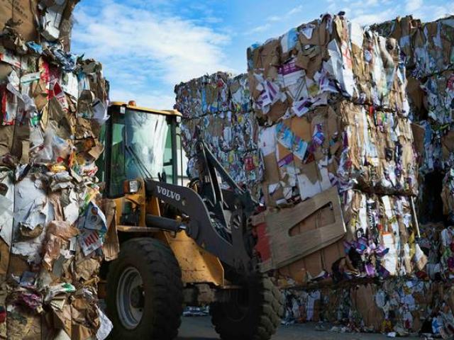 Kinh doanh - Trung Quốc có chính sách mới, lo núi rác phế liệu lại đổ vào Việt Nam