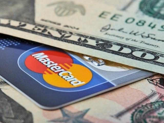 Kinh doanh - Nhìn lại 2018: "Mếu" vì thuế đòi cung cấp thông tin tài khoản ngân hàng