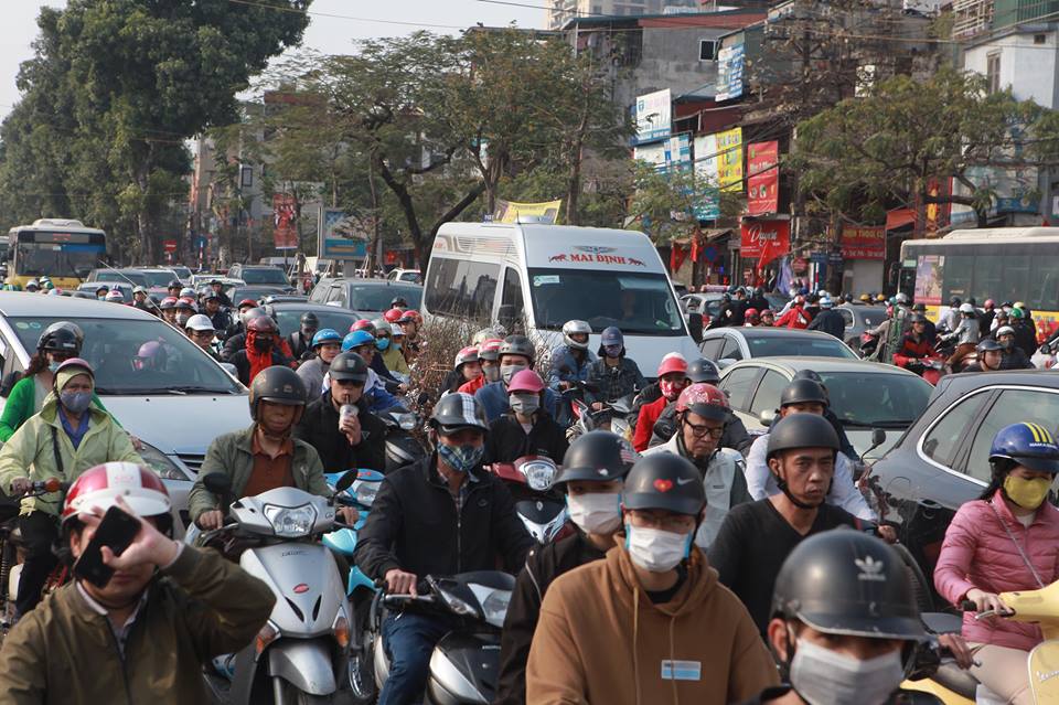 Ảnh: Dân chen nhau rời Thủ đô về quê ăn Tết, đường Hà Nội không lối thoát - 3