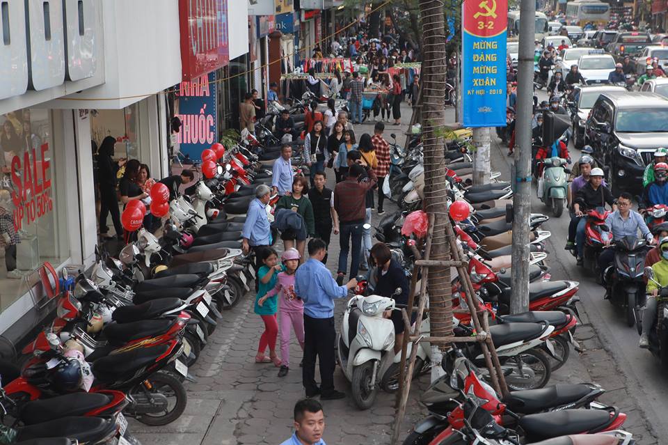 Ảnh: Dân chen nhau rời Thủ đô về quê ăn Tết, đường Hà Nội không lối thoát - 4