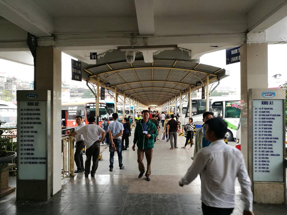 Ảnh: Dân chen nhau rời Thủ đô về quê ăn Tết, đường Hà Nội không lối thoát - 16