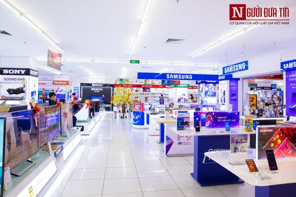 Trung tâm thương mại trang hoàng lộng lẫy, vắng vẻ đìu hiu ngày giáp Tết - 4