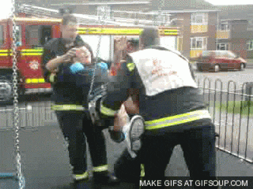 Tình huống mắc kẹt hài hước khiến người xem phải khóc thét - 7