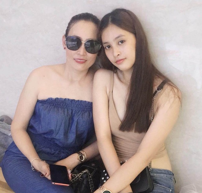 Hoa hậu Tiểu Vy thừa hưởng nhiều nét đẹp từ mẹ của mình. 
