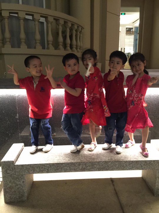 Ca sinh 5 đầu tiên ở Việt Nam bây giờ ra sao? - 11