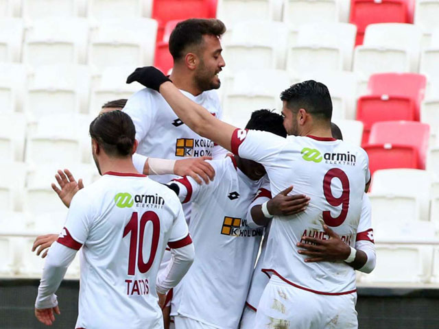 Bóng đá - Siêu kỷ lục chấn động chuyển nhượng: Mua 22 cầu thủ chỉ trong 2 tiếng