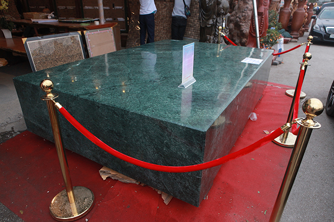 Chiêm ngưỡng phiến đá cẩm thạch nguyên khối nặng gần 11 tấn giữa Hà Nội - 2