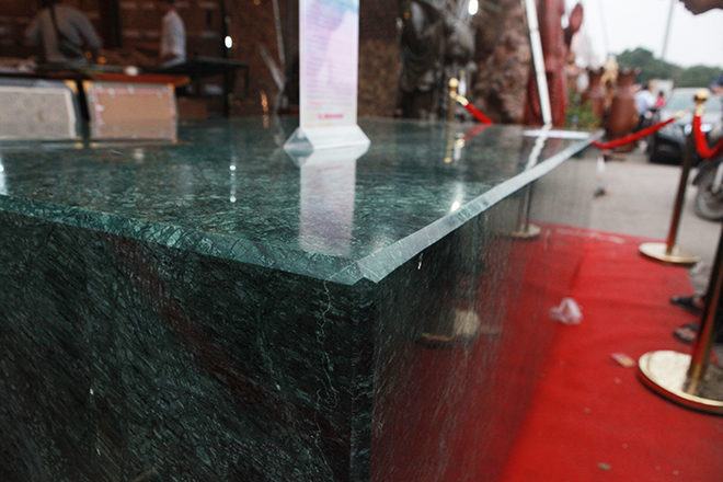 Chiêm ngưỡng phiến đá cẩm thạch nguyên khối nặng gần 11 tấn giữa Hà Nội - 6