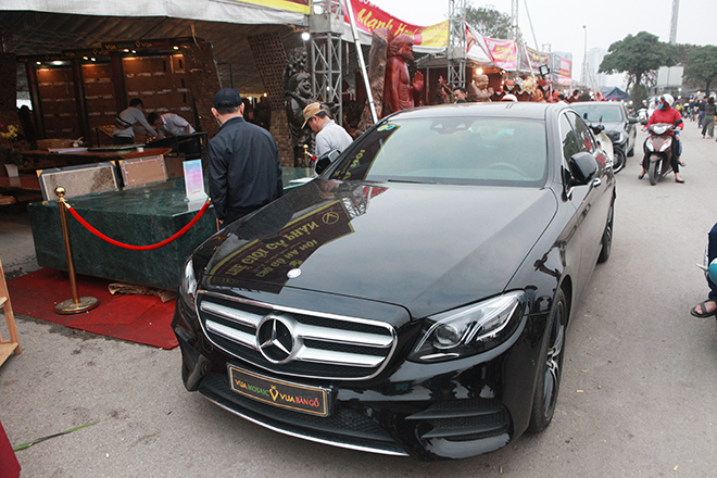 Chiêm ngưỡng phiến đá cẩm thạch nguyên khối nặng gần 11 tấn giữa Hà Nội - 8