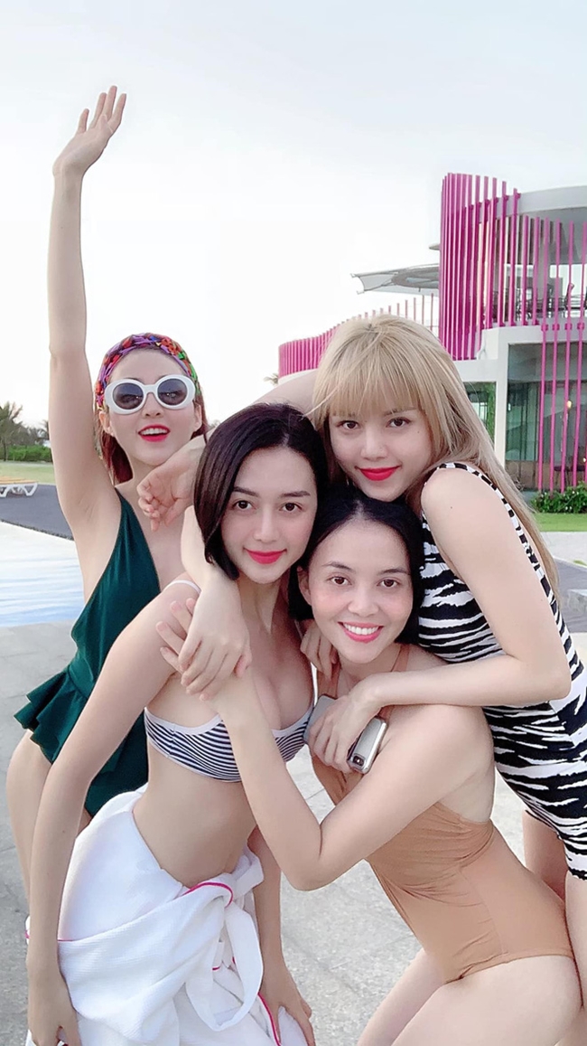 Màn đọ dáng giữa 4 chị em hot nhất showbiz Việt nhận được vô số lời khen ngợi của cư dân mạng vì nhan sắc xinh đẹp.