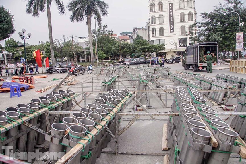 Tận thấy trận địa pháo hoa bên Hồ Tây trước đêm giao thừa - 2