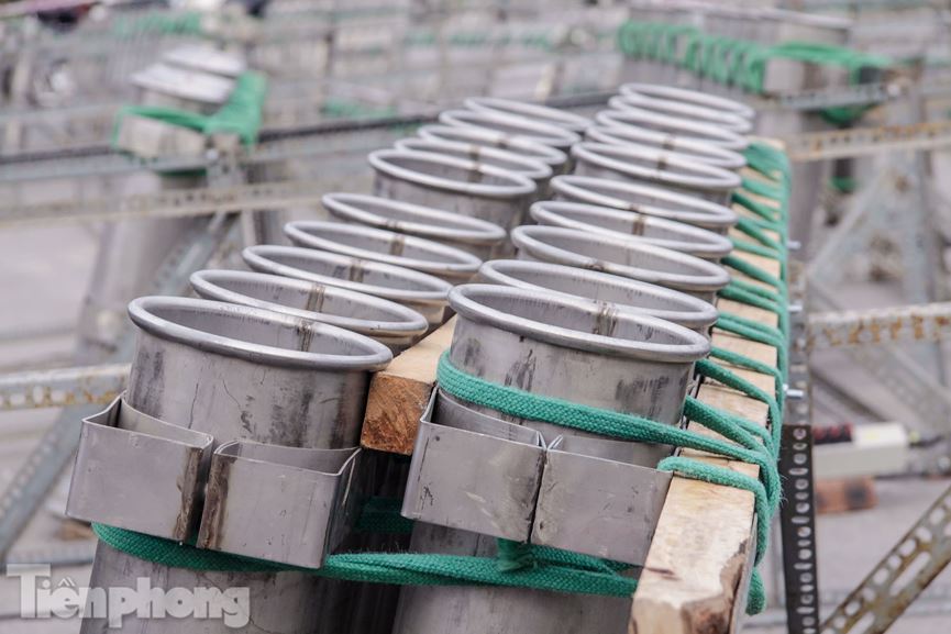 Tận thấy trận địa pháo hoa bên Hồ Tây trước đêm giao thừa - 7