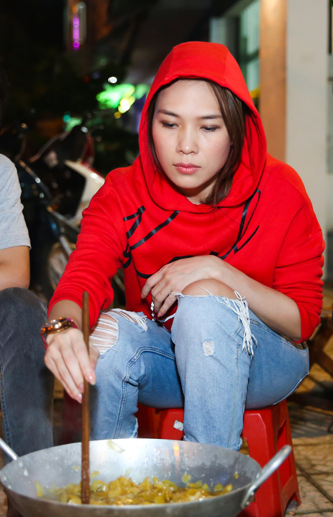 Mỹ Tâm quây quần bên gia đình làm mứt dừa, bánh tét - 5