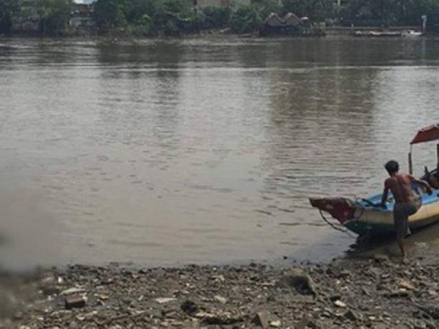 Pháp luật - Tìm thấy thi thể cô gái sau 4 ngày bị "yêu râu xanh" thả xuống sông