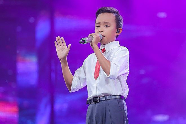 Cậu bé năm nào khiến người nghe xúc động mỗi lần cất giọng hát dân ca, giờ đây đã thay đổi nhiều về ngoại hình.