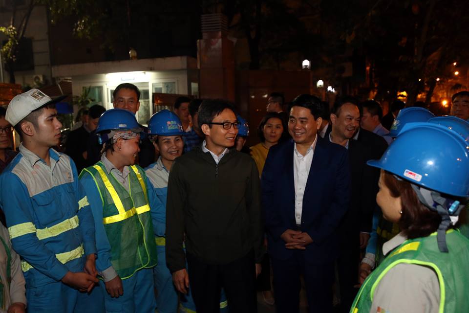 Hàng triệu người Việt háo hức tập trung tại các điểm bắn pháo hoa chờ đón Giao thừa - 11