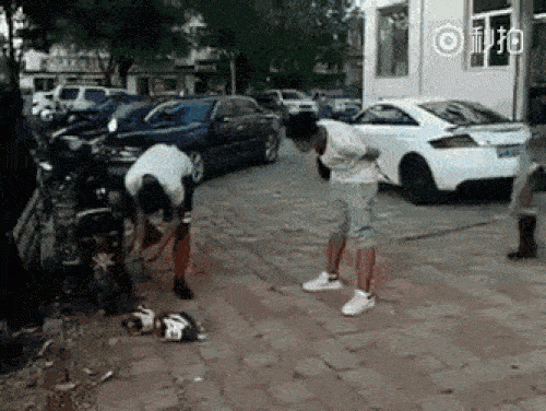 Hành động mà chỉ có lũ bạn thân mới dám làm - 5