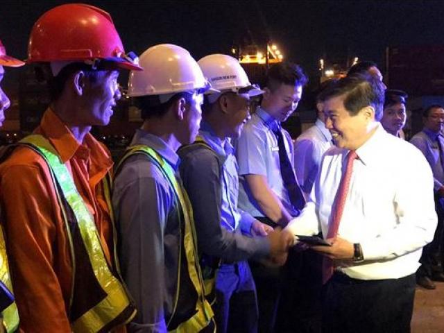 Thị trường - Tiêu dùng - Xuất khẩu lô hàng đầu tiên năm Kỷ Hợi từ cảng Cát Lái đi Châu Âu