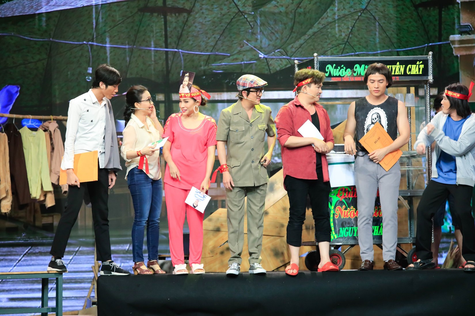 Táo xuân 2019 gây bão với loạt sự kiện nóng: "Ngọc Hoàng" cổ vũ bóng đá cuồng nhiệt - 3